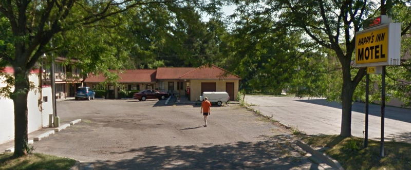 Happy Humphreys Motel (Humphrey Motel, Happys Inn Motel) - Historical Street View (newer photo)